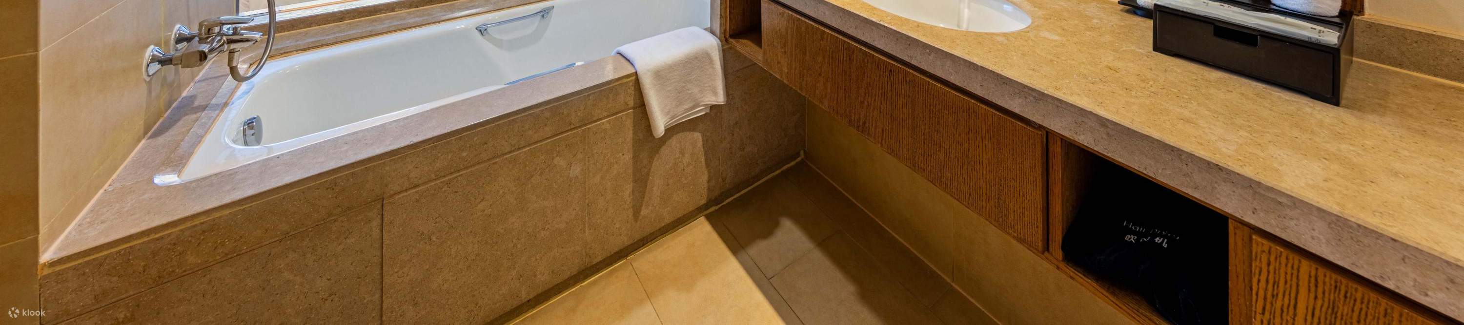 長白山萬達錦華度假酒店住宿套餐（含早餐+滑雪+温泉+接送機）