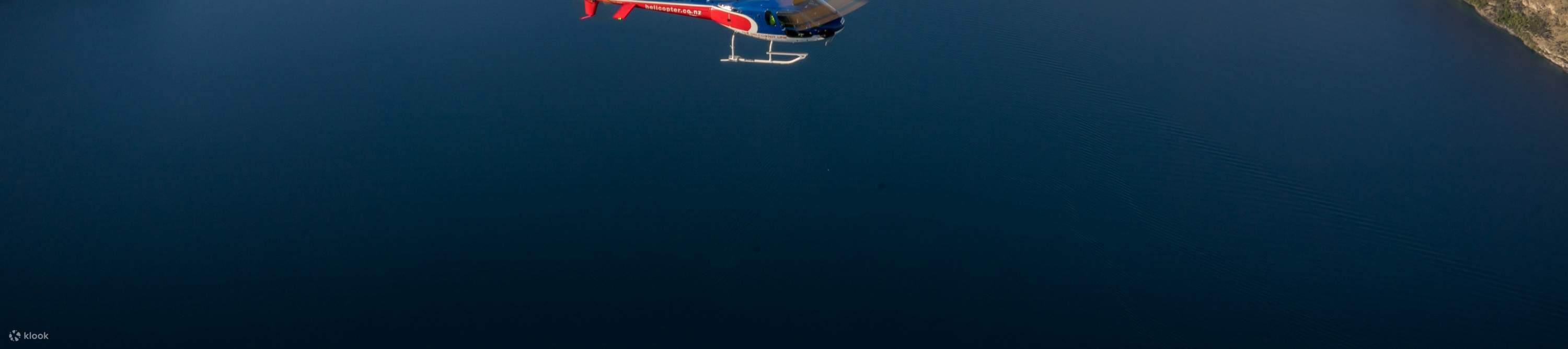 Hélicoptère sur le lac