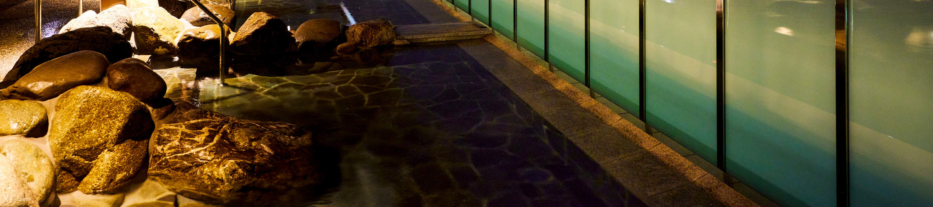 Esperienza Onsen al Senkyaku Banrai Toyosu Manyo Club di Tokyo 