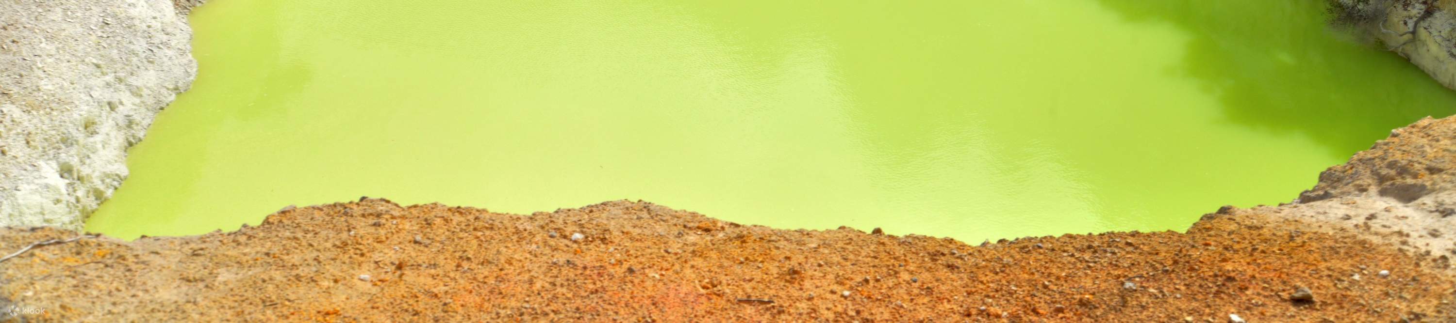 盡情欣賞羅托卡里基蒂亞 (Roto Karikitea) 寧靜水域與翠綠環境的優美景色