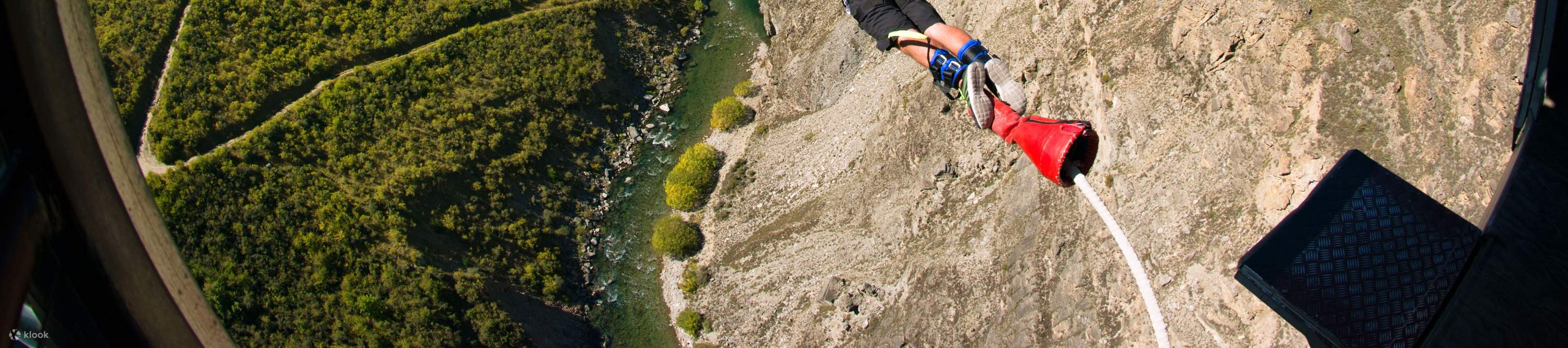 Vue aérienne du saut à l'élastique