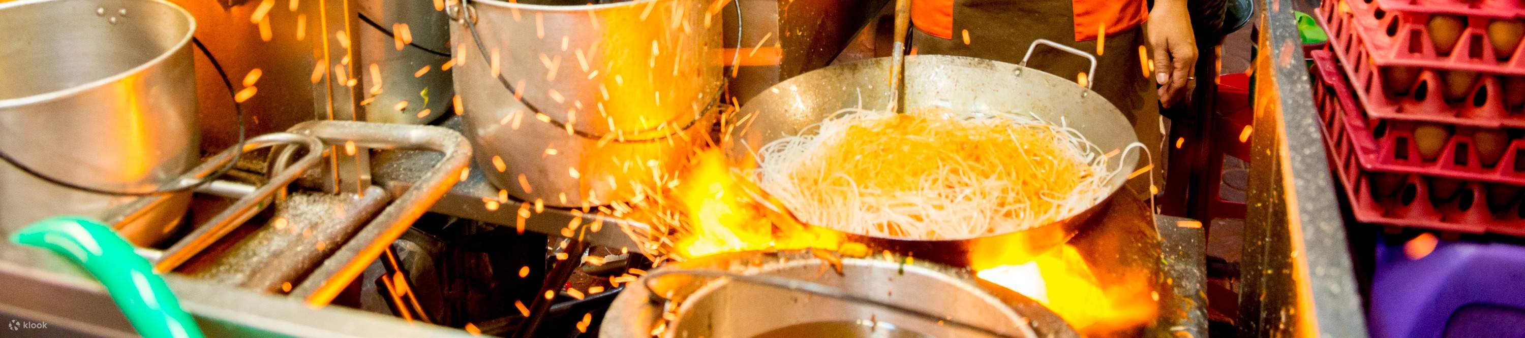 Chiang Mai Street Eats Evening Group Food Tour (Setengah Hari)