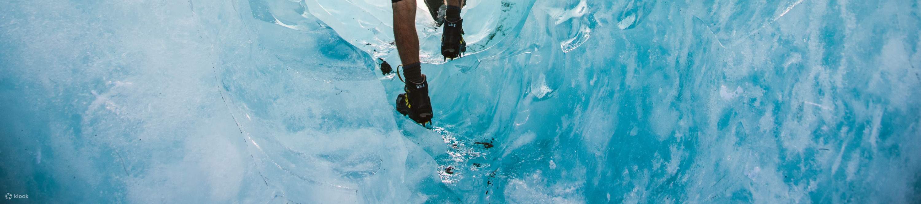 Promenez-vous dans une grotte de glace lors de cette randonnée en hélicoptère
