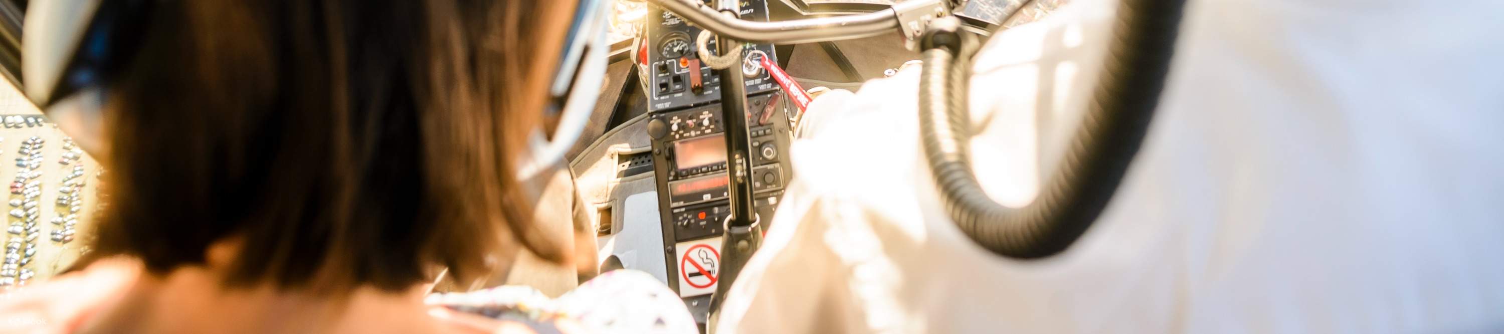 Pilot mengarahkan helikopter ke kiri