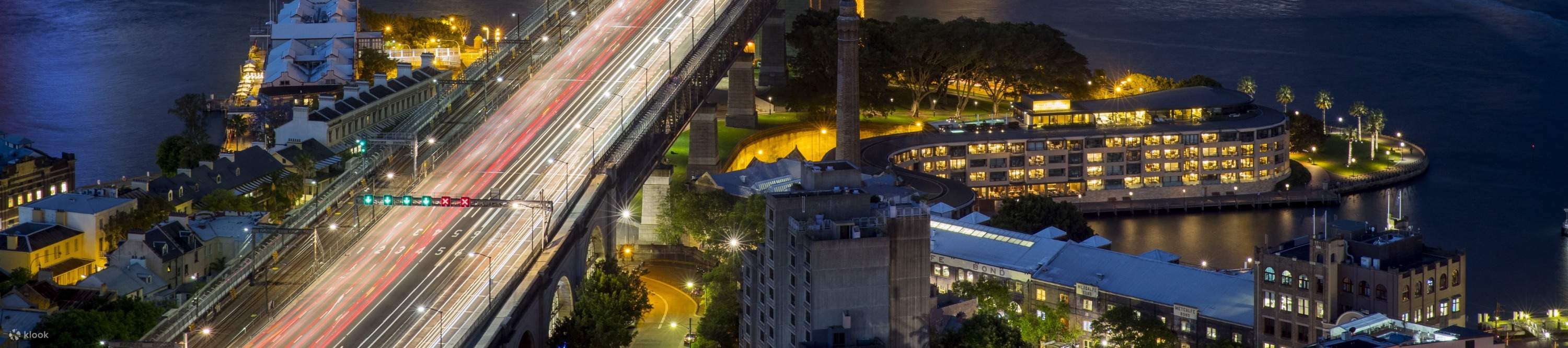 Lasciati incantare dall'Harbour Bridge illuminato sotto il cielo notturno