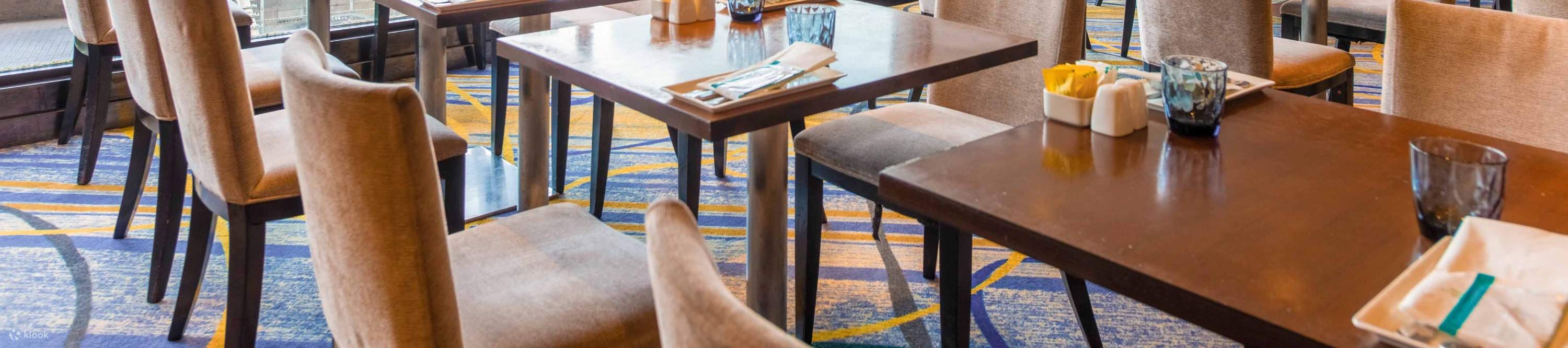 บุฟเฟต์อาหารกลางวันช่วงคริสต์มาสและปีใหม่