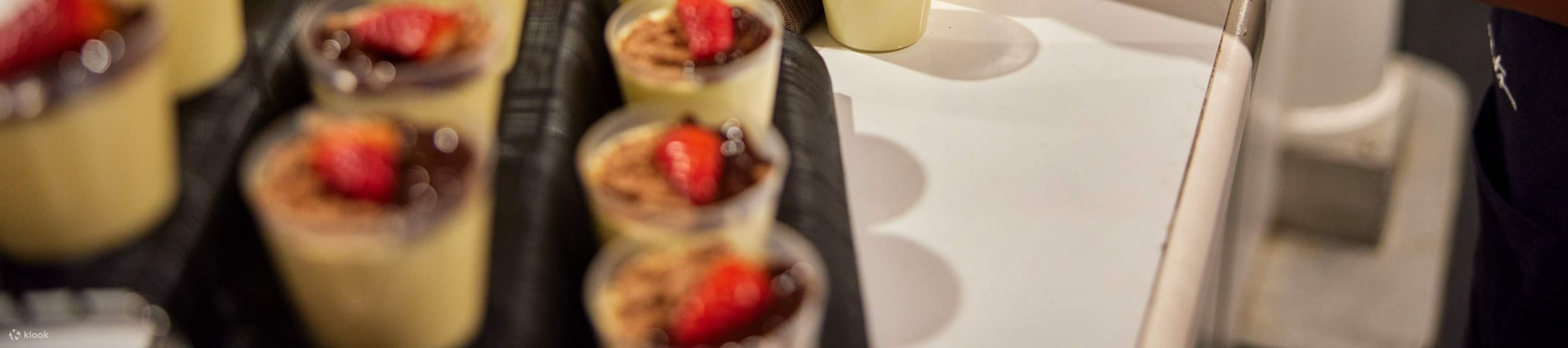 Laissez-vous tenter par un buffet somptueux lors de la croisière-dîner Spirit of Cairns