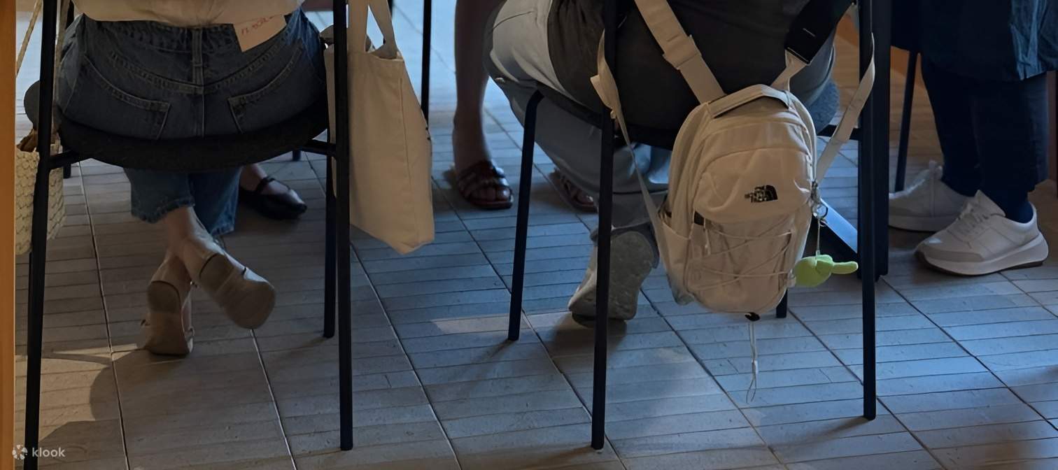 Atelier de fabrication de porte-clés de nœuds coréens Norigae dans la forêt de Séoul