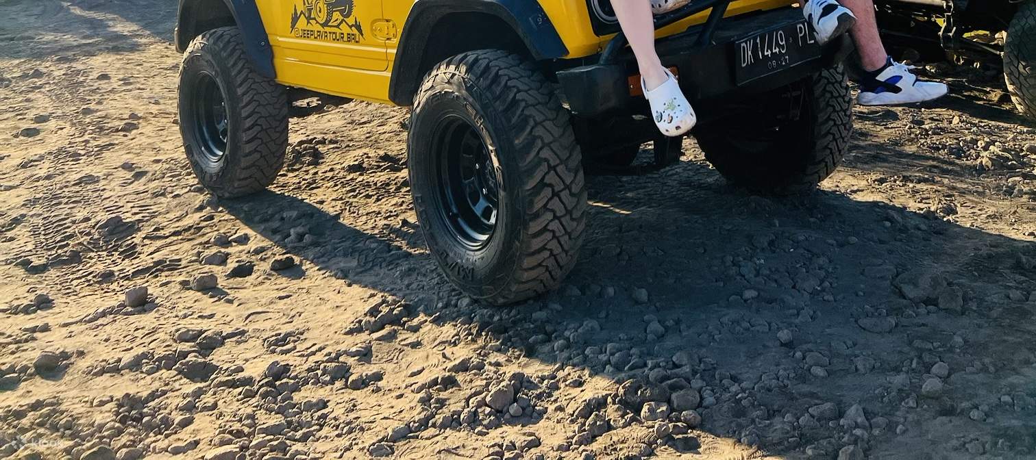 4WD Jeep и треккинг на вершину вулкана Батур в кальдере на рассвете в Кинтамани