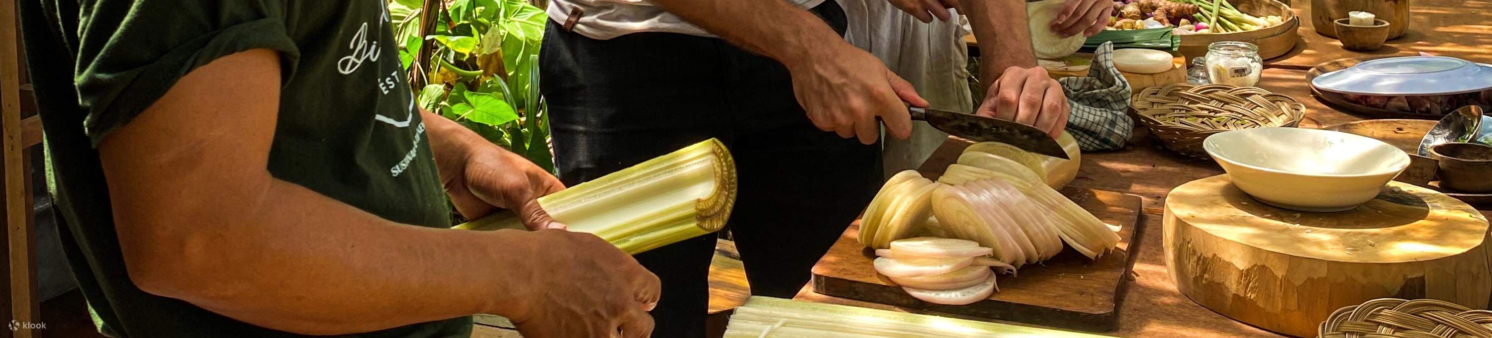 在當地廚師的指導下，製作美味的巴厘島美食