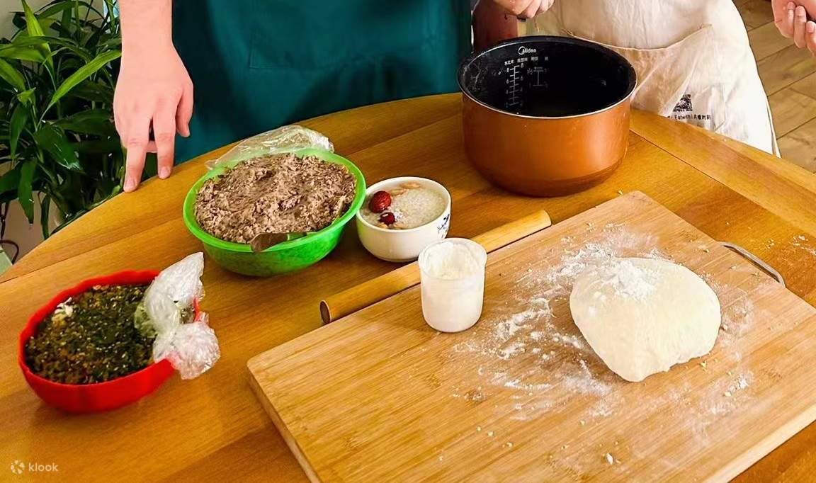 Belajar Membuat Mie Tradisional Cina yang Sempurna Bersama Kelinci di Beijing (Makan Siang/Makan Malam) - Eatwith