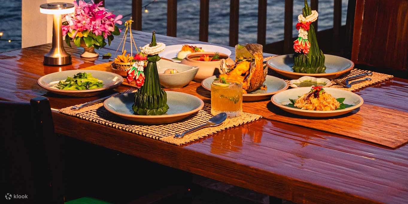 チャクラボンセ・ヴィラズ・リバーサイド・タイ・ダイニング