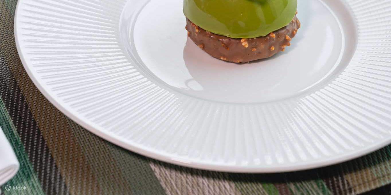 Ресторан и бар на крыше Up & Above в отеле The Okura Prestige Bangkok