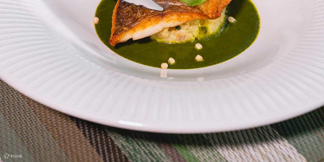 Ресторан и бар на крыше Up & Above в отеле The Okura Prestige Bangkok