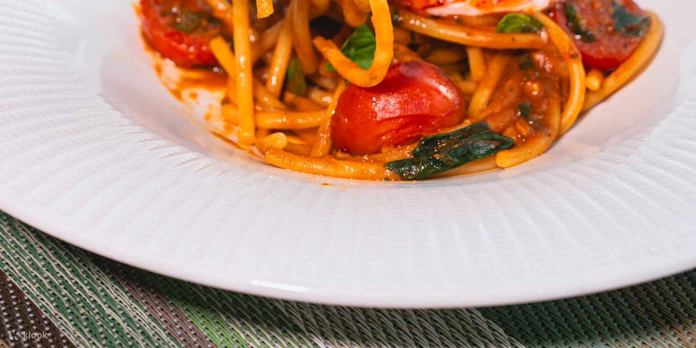 Ресторан и бар на крыше Up & Above в отеле The Okura Prestige Bangkok