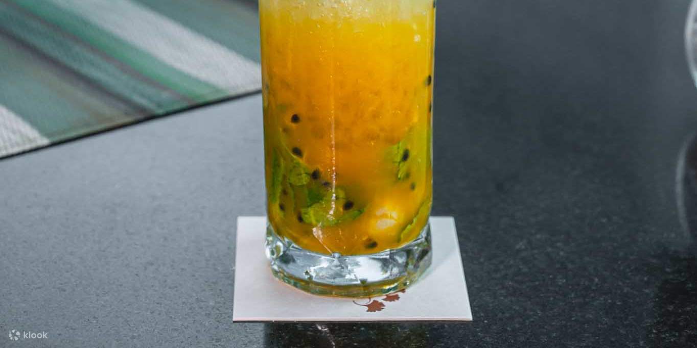 Ресторан и бар на крыше Up & Above в отеле The Okura Prestige Bangkok