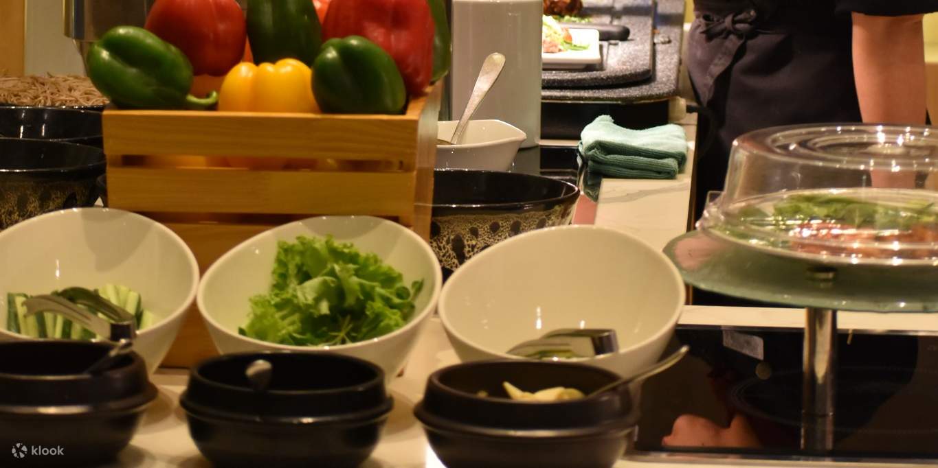 Buffet at Sheraton Hanoi Hotel (Oven D'or Restaurant)