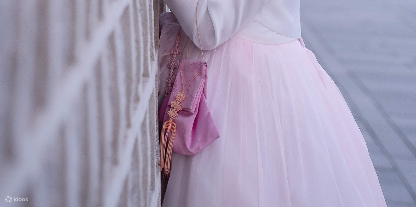 在北村體驗韓服個人寫真——以時尚的方式保留永恆的韓國文化。