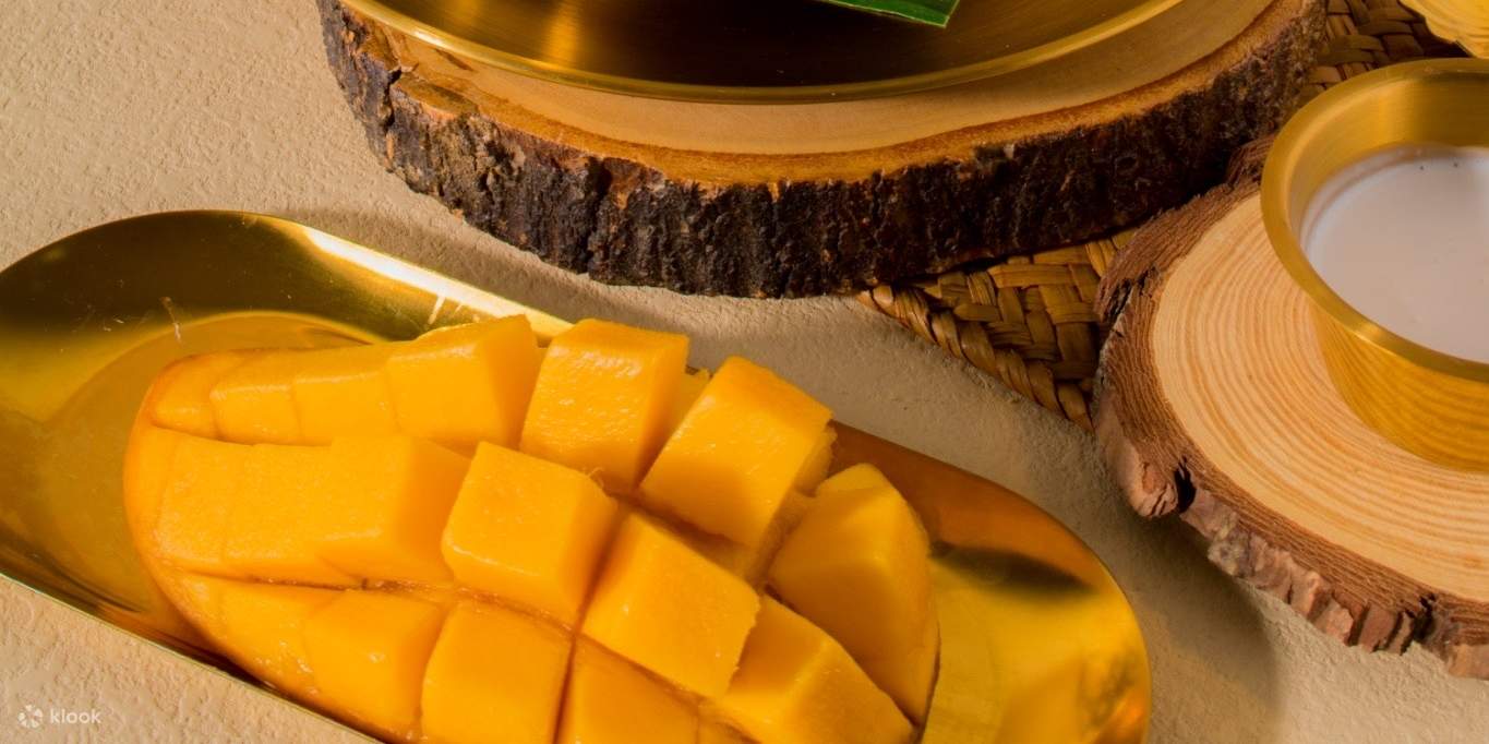 Mango Sundae with Thai crispy roll and rice cracker T5 Set