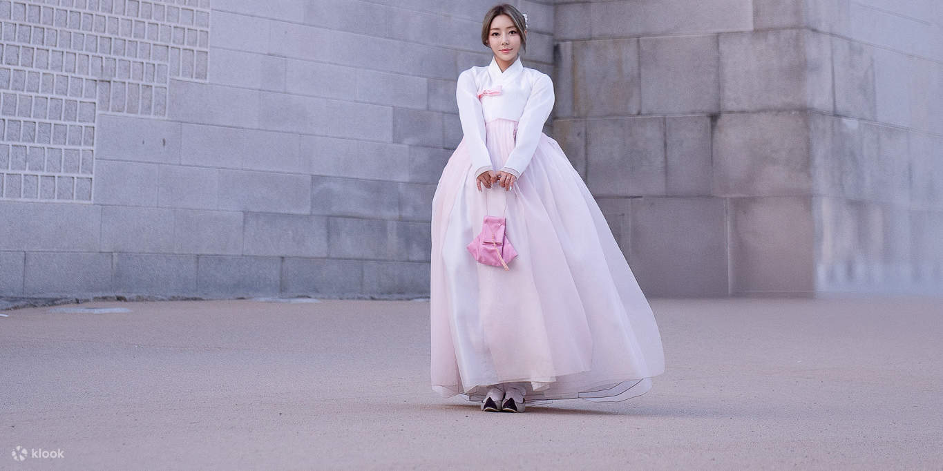 Hanbok-Erlebnis im Gyeongbokgung-Palast – traditionelles Korea mit Eleganz eingefangen.