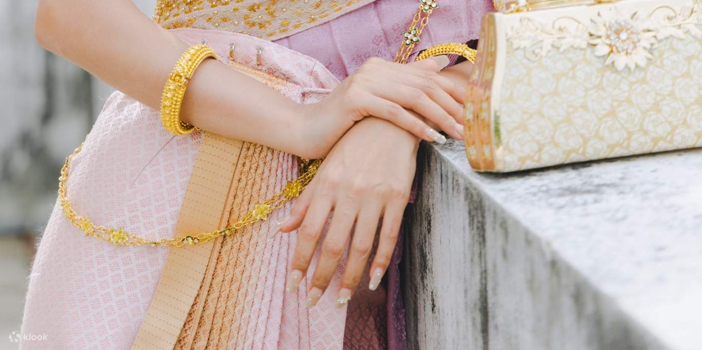 Absolute Thai: Noleggio di Costumi Thailandesi a Bangkok