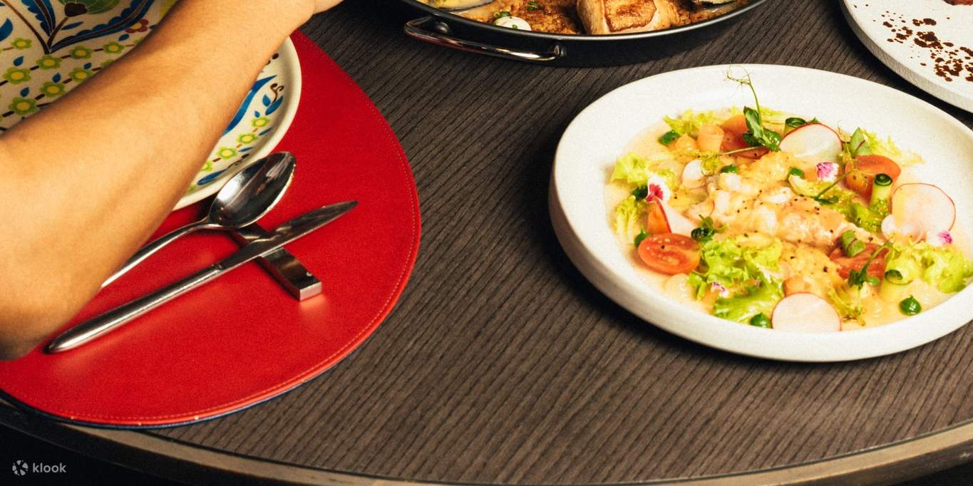 샤트리움 레지던스 사톤 방콕 알브리시아에서 스페인의 맛을 느껴보세요