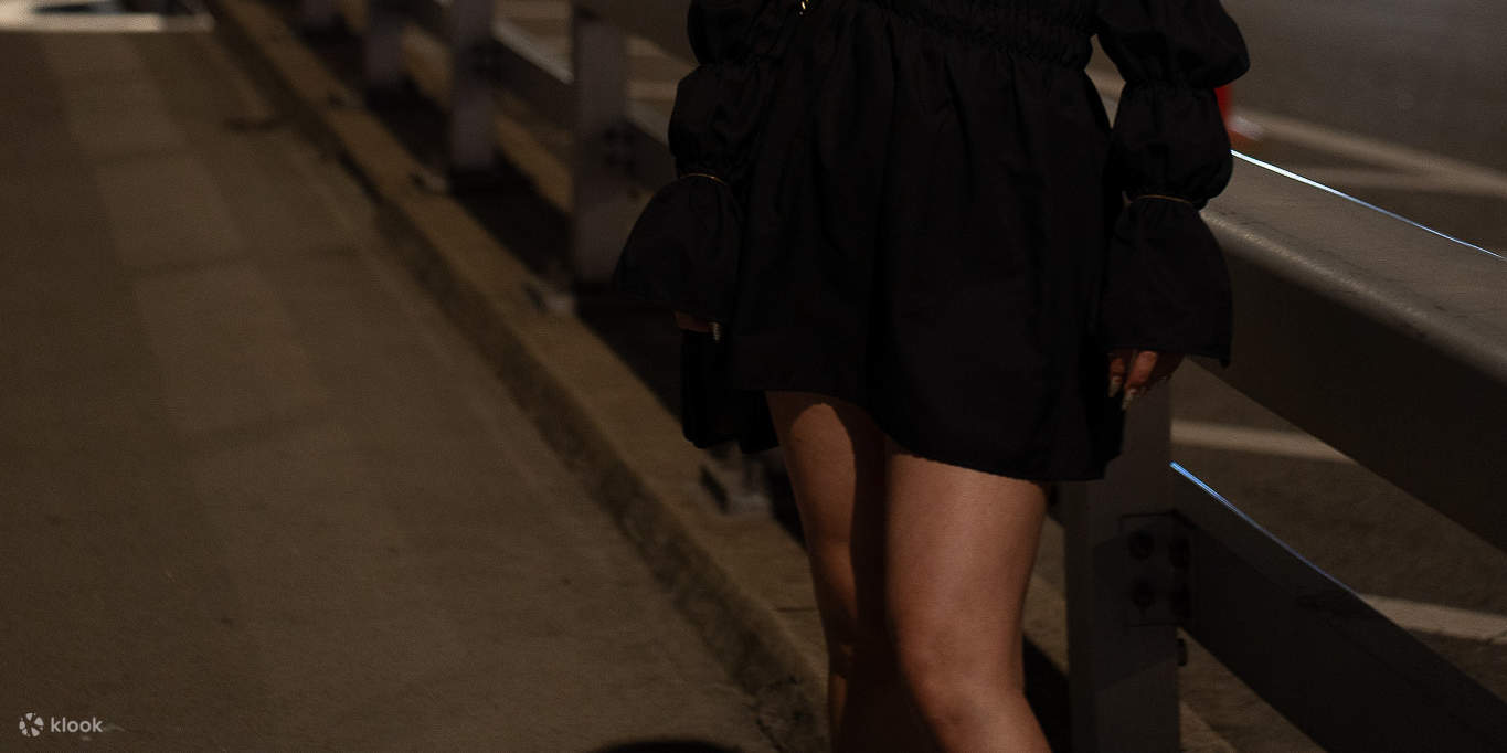 Sesión de fotos nocturna en el DDP para parejas e individuos – ambiente urbano y chic en Seúl.