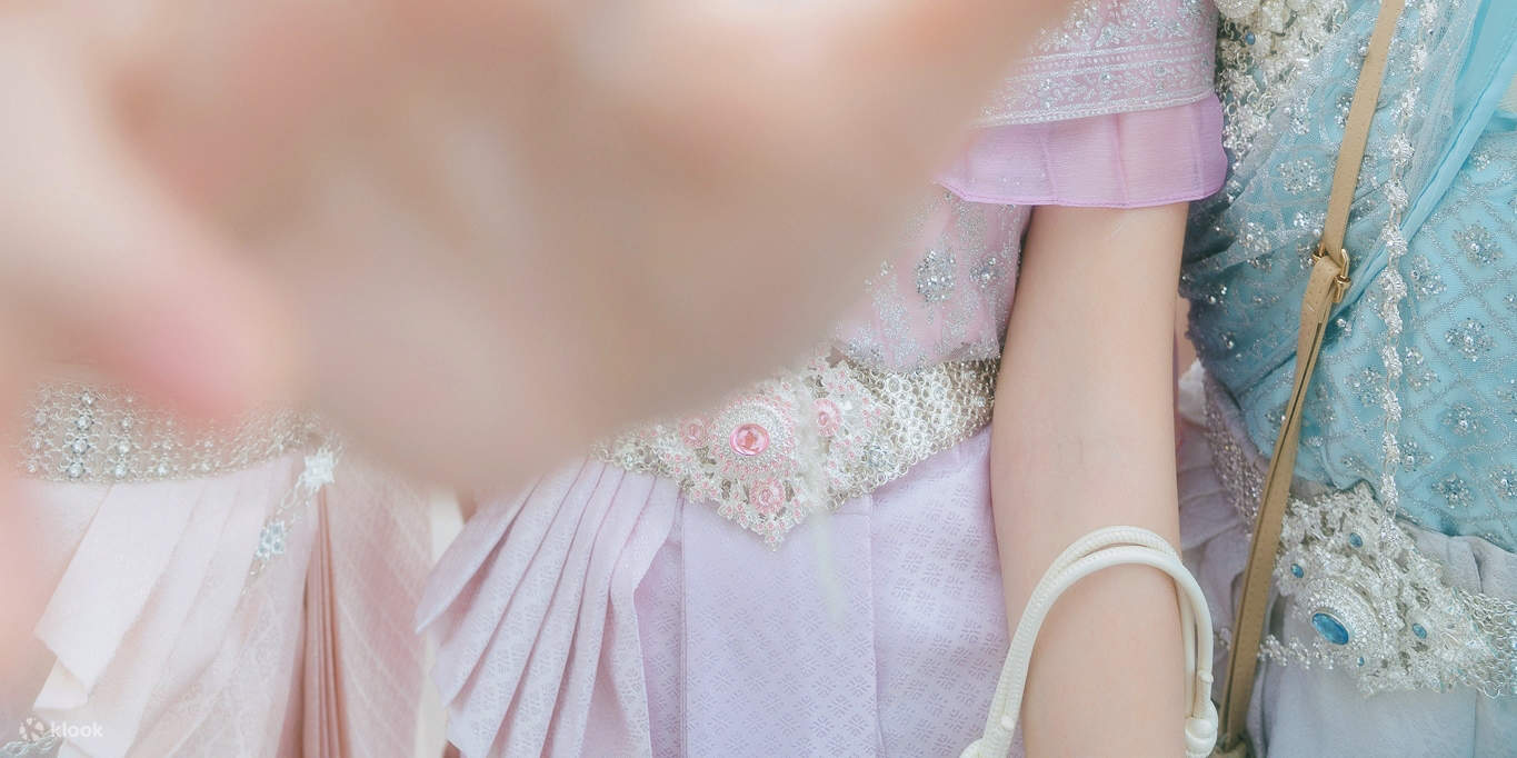 Alquiler de trajes tailandeses por Charis Thai Studio en Bangkok