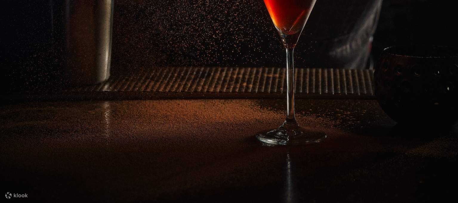 ค็อกเทลบาร์บนชั้น 35 ที่ Penthouse Bar + Grill โรงแรม Park Hyatt Bangkok