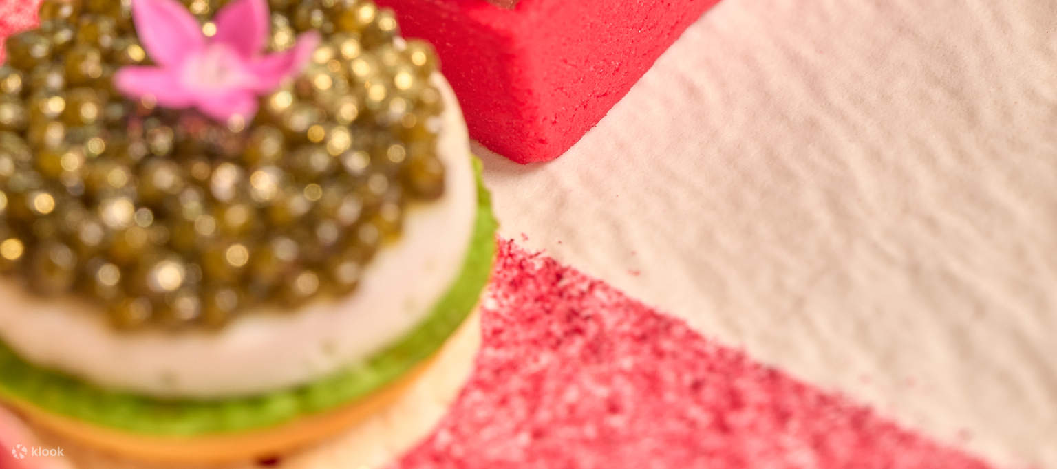 Set per il tè pomeridiano al Peacock Alley del Waldorf Astoria Bangkok