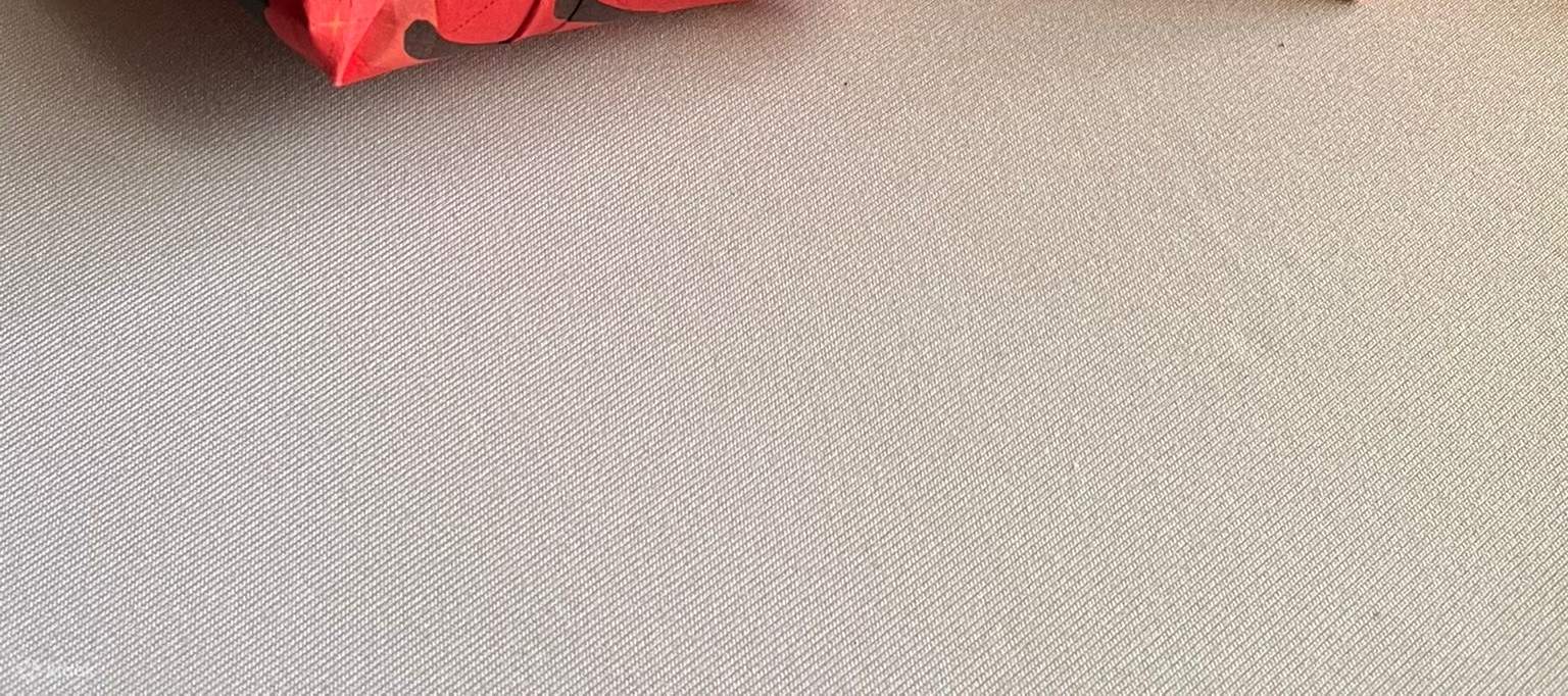 Ngoài việc học vẻ đẹp của thư pháp Trung Quốc cơ bản, những người tham gia cũng sẽ khám phá nghề thủ công truyền thống làm Fu Bao (túi tiền), một biểu tượng của sự thịnh vượng và may mắn — đại diện cho những lời chúc về sự giàu có và sung túc trong cuộc s