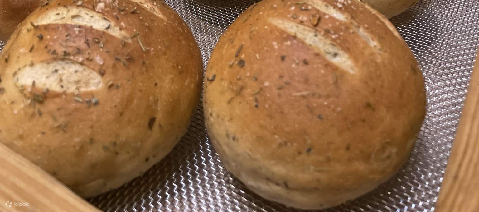 Bữa cơm đặc sản góc Đông Bắc-Bánh mì hoa đá