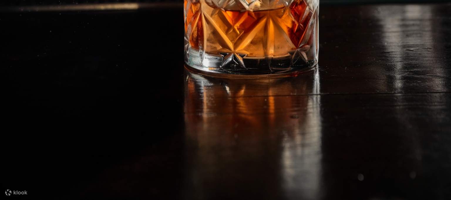 Cocktail Bar trên tầng 35 tại Penthouse Bar + Grill, Park Hyatt Bangkok