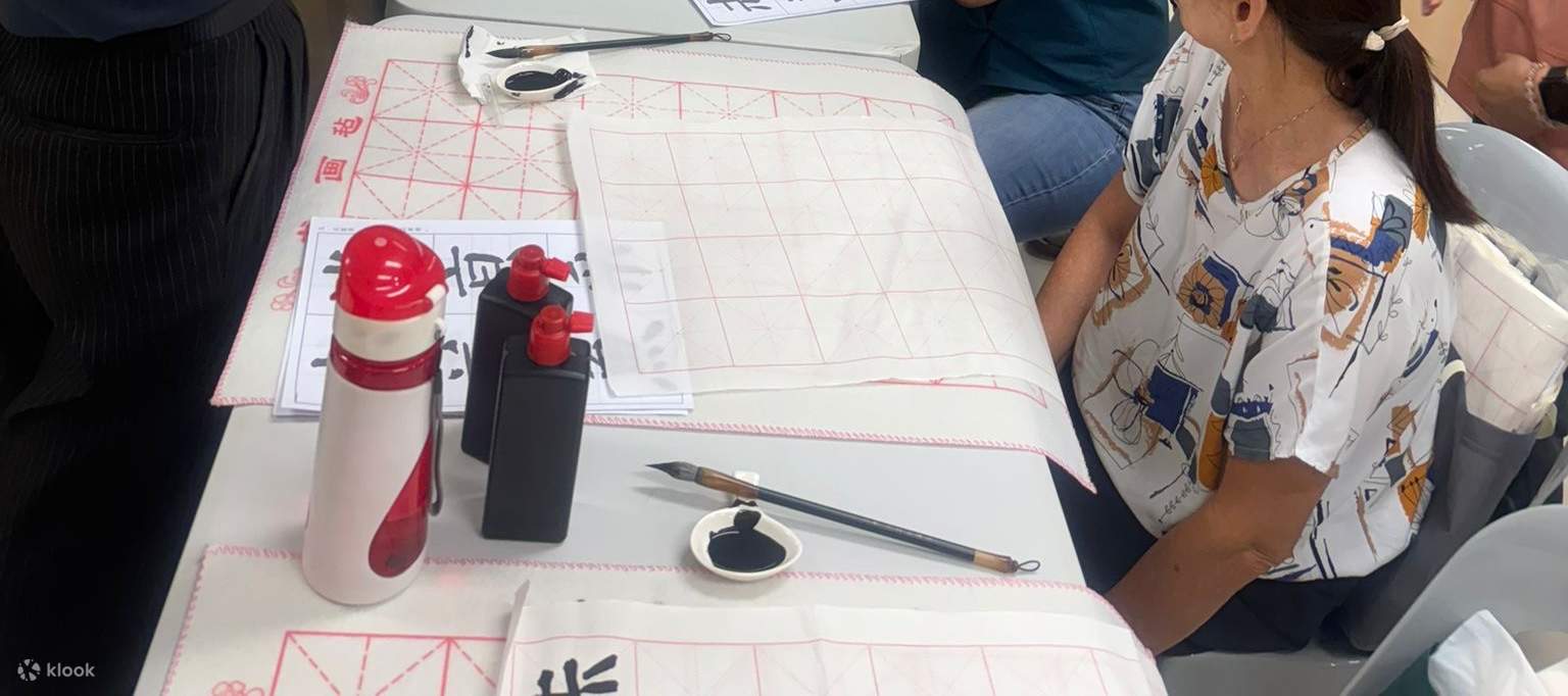 Taller de arte guiado para personas mayores en Singapur