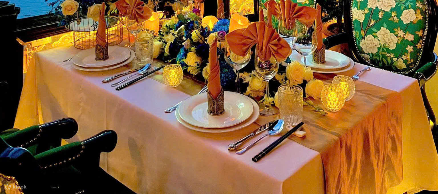 사이공 강 엘리사 플로팅 레스토랑에서의 식사 경험