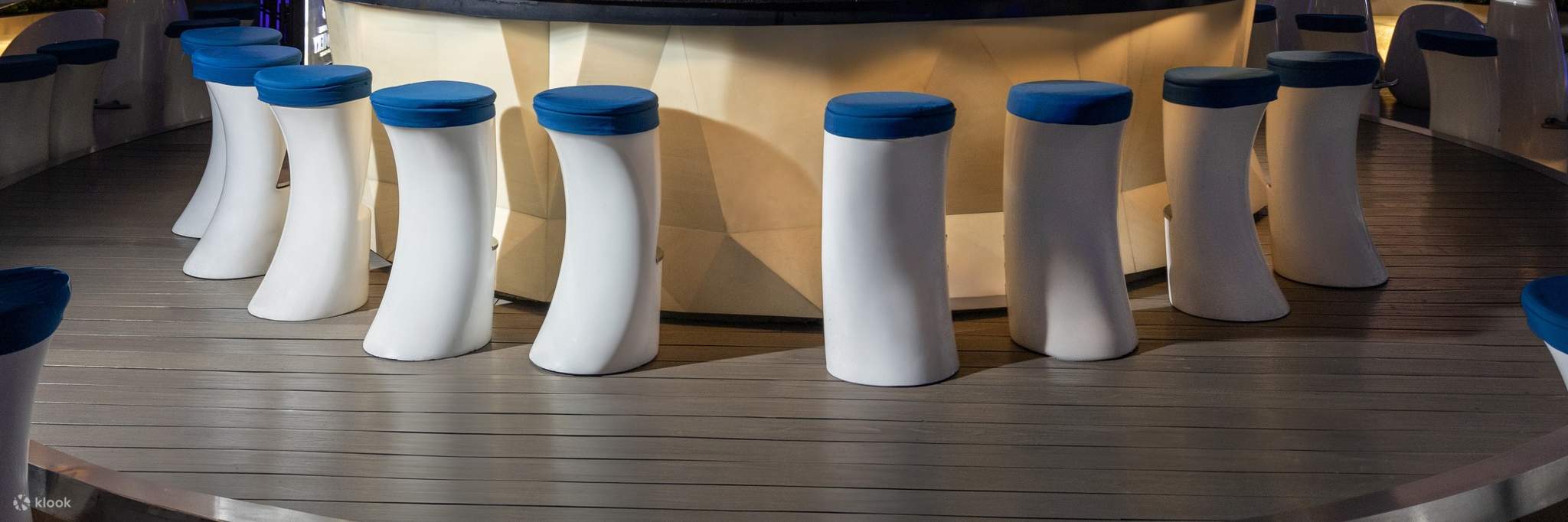 CRU แชมเปญบาร์ ชั้น 59 เซ็นทาราแกรนด์ แอท เซ็นทรัลเวิลด์