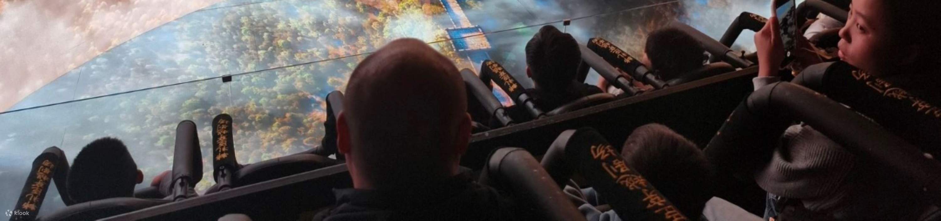 Dynamische Bilder sorgen für ein immersives, futuristisches Erlebnis voller Technologie.