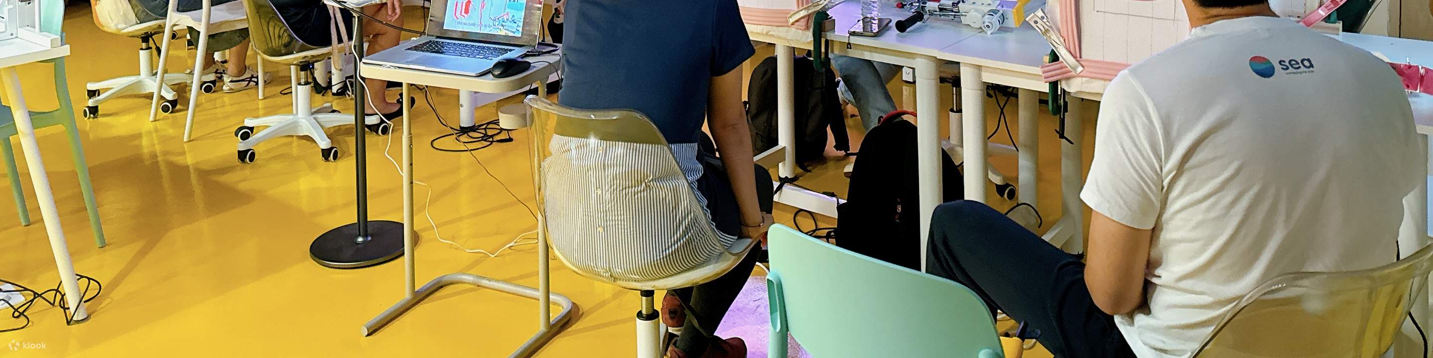 Màn hình lớn & hệ thống âm thanh cho hướng dẫn và các sự kiện nhóm riêng.