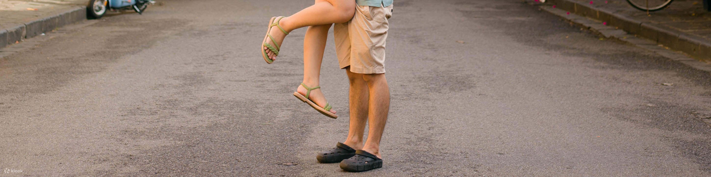 Hoi An: Private Photoshoot & Guided Walking and Posing