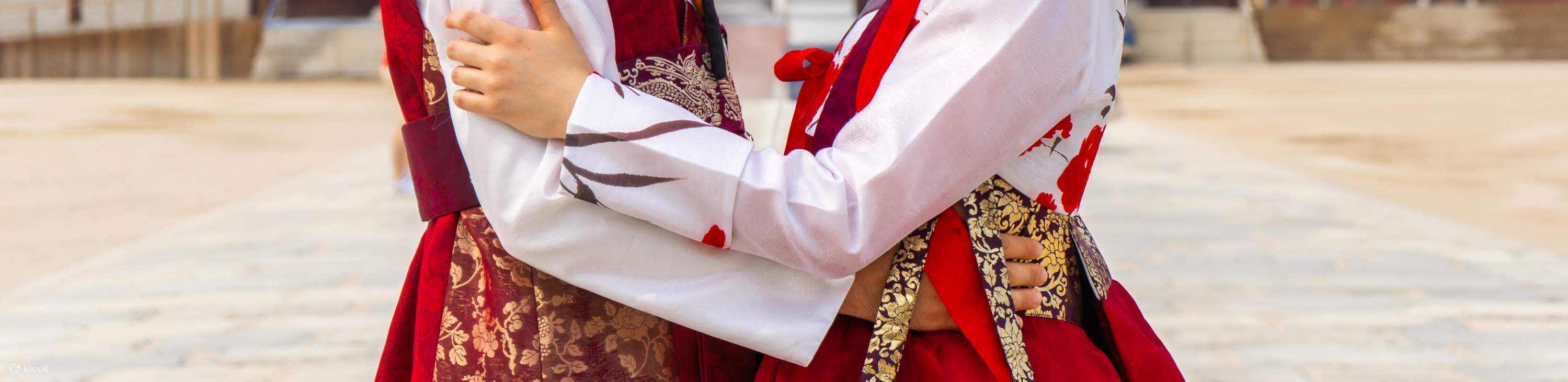 一對情侶以景福宮為背景