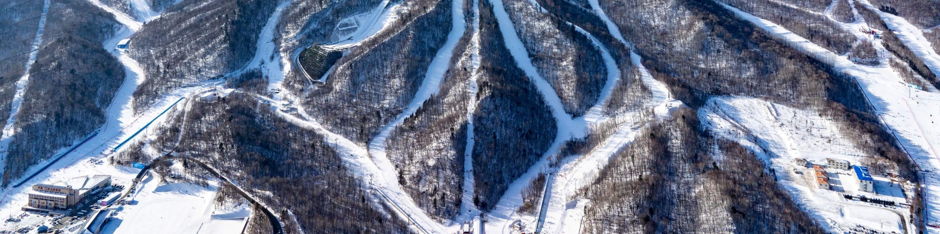 Pengambilan dan penghantaran stesen kereta api laju Zhangjiakou/Stesen Chongli ke dan dari Ladang Ski Wanlong