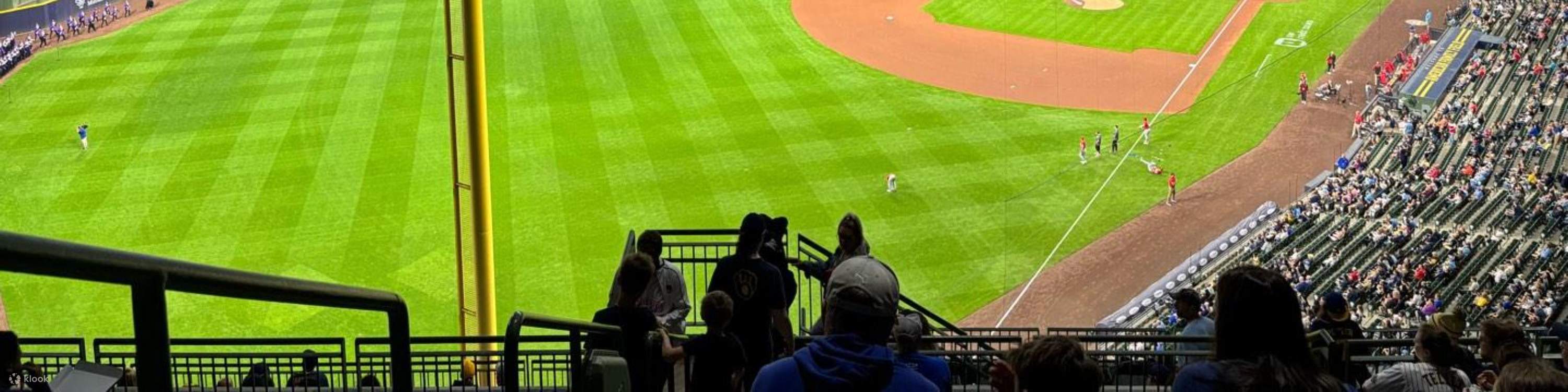 外野座位让您以绝佳视野，360度全方位欣赏比赛