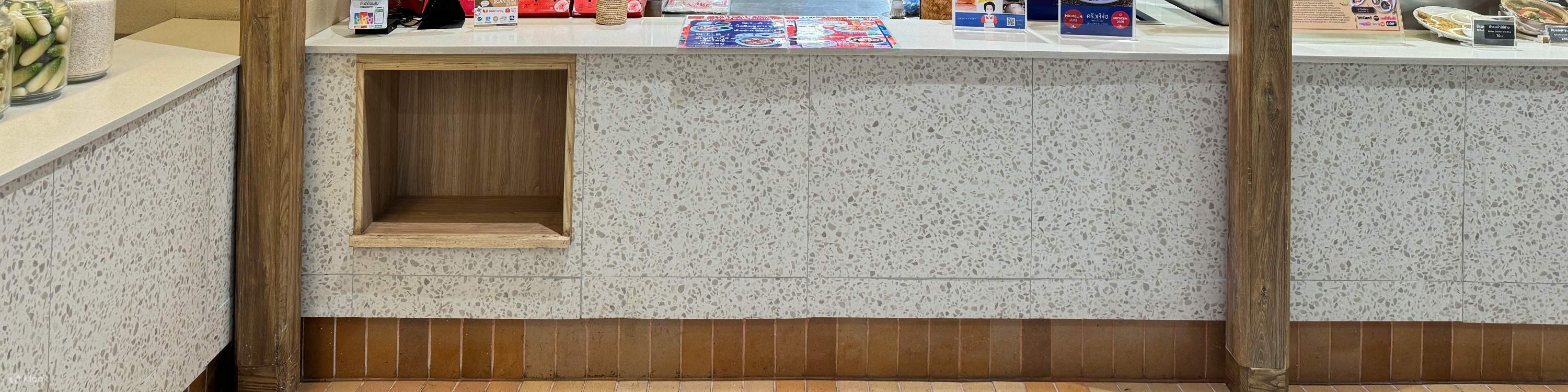 中央世界一楼的 HUG THAI 街头小吃