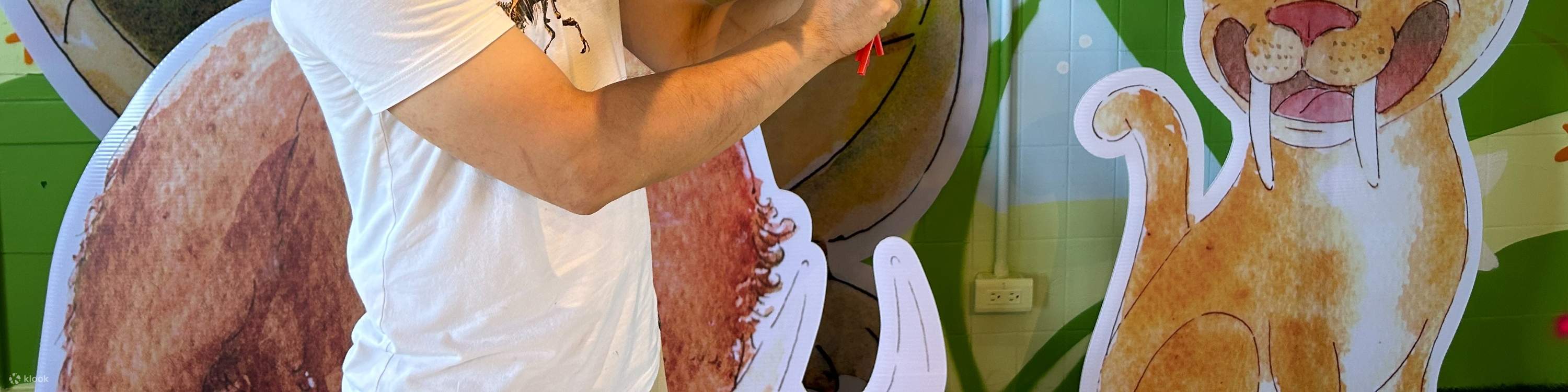 Belon berbentuk dinosaur