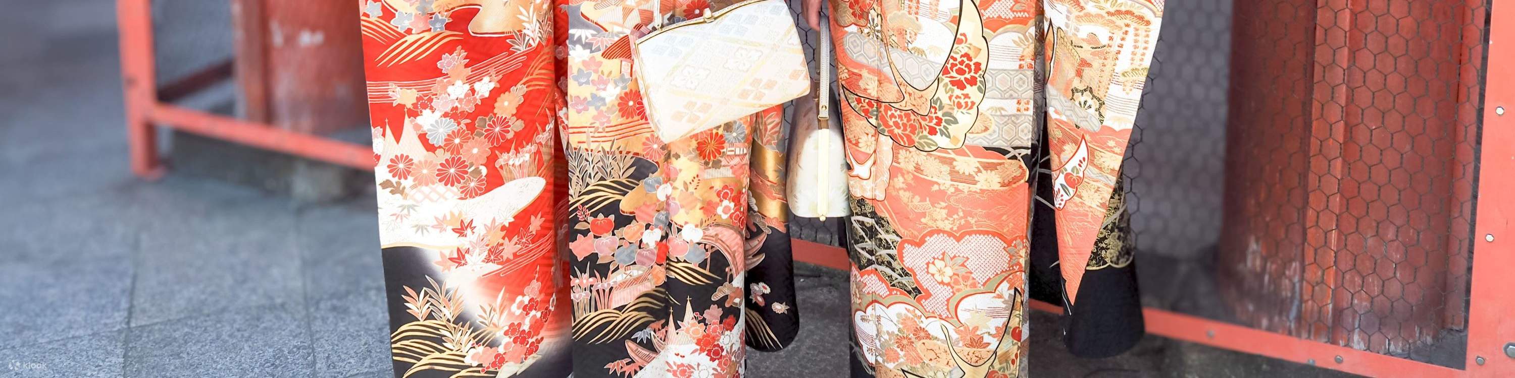 Location de kimonos (fournie par Kimono Rental Wargo, magasin de Kanazawa Korinbo)