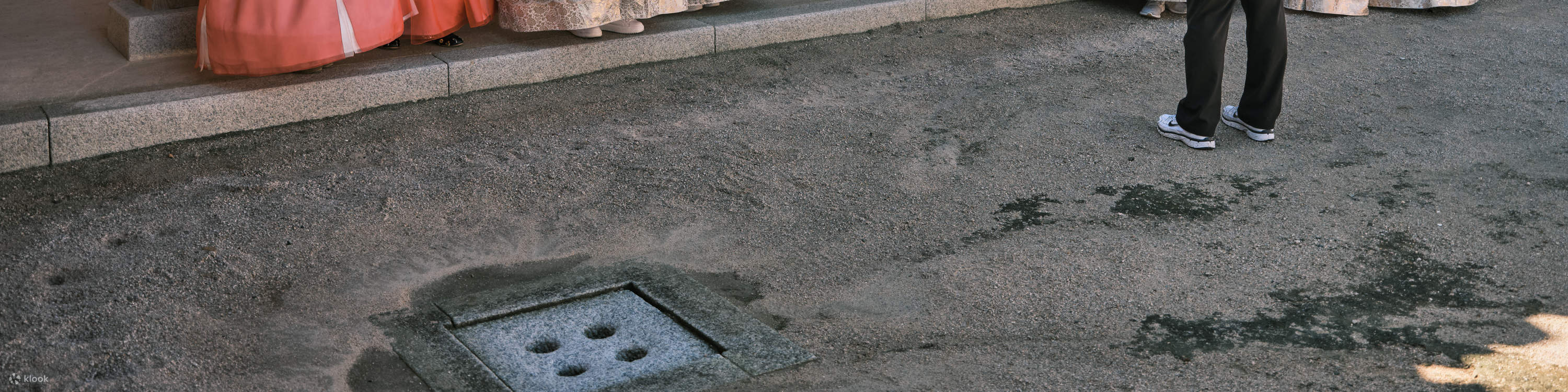 建物の細部に隠された建築様式や秘密のシンボルを見つけましょう。