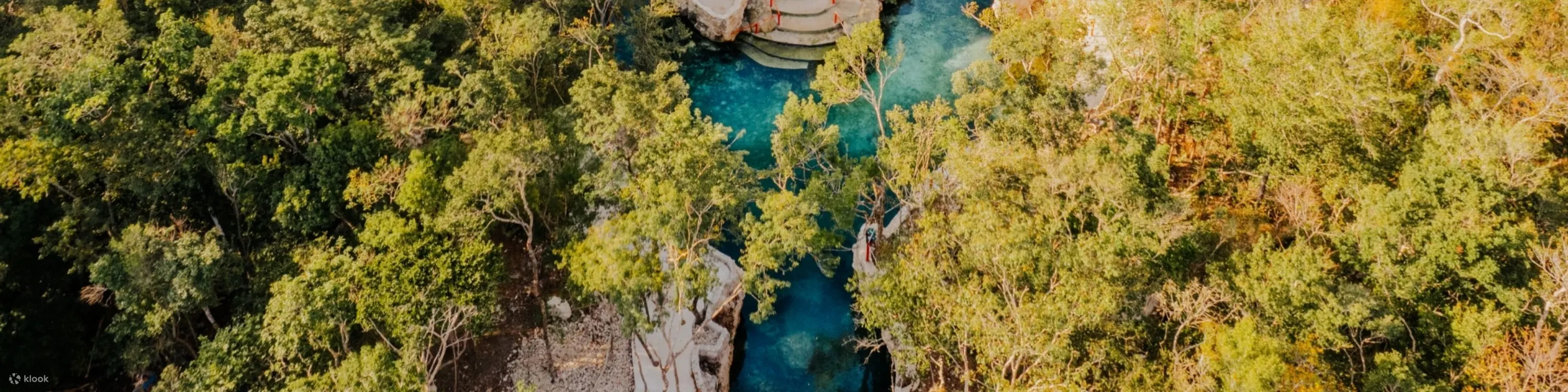 在墨西哥最美丽的淡水游泳点之一与大自然亲密接触