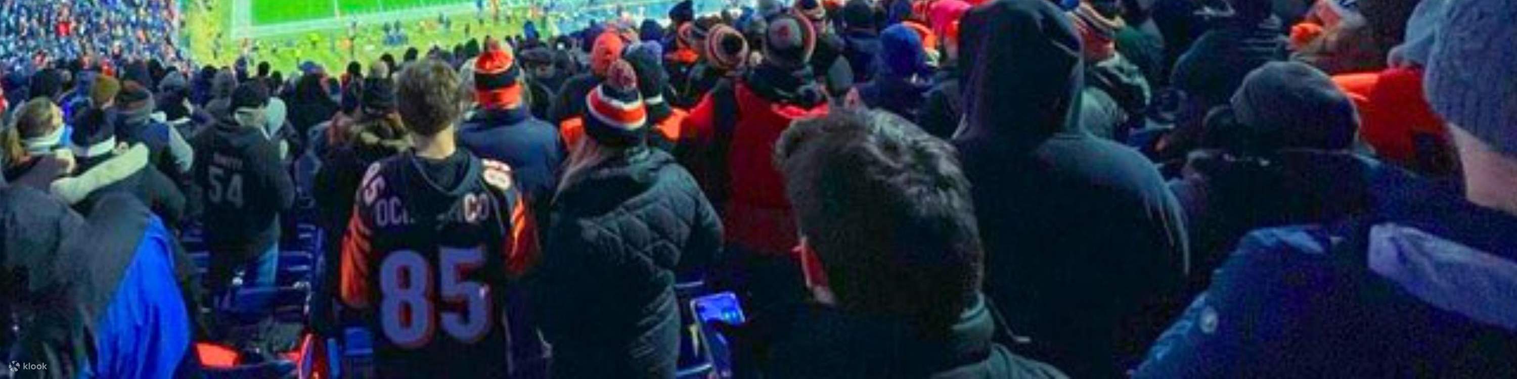 Pertandingan Sepak Bola Tennessee Titans di Nissan Stadium