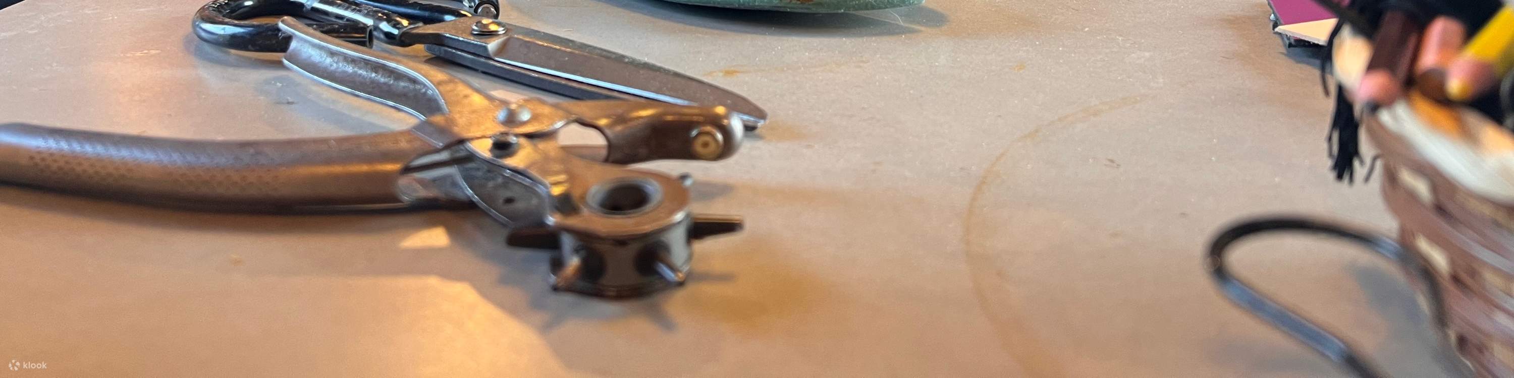 希腊雅典：手工皮革凉鞋制作工作坊