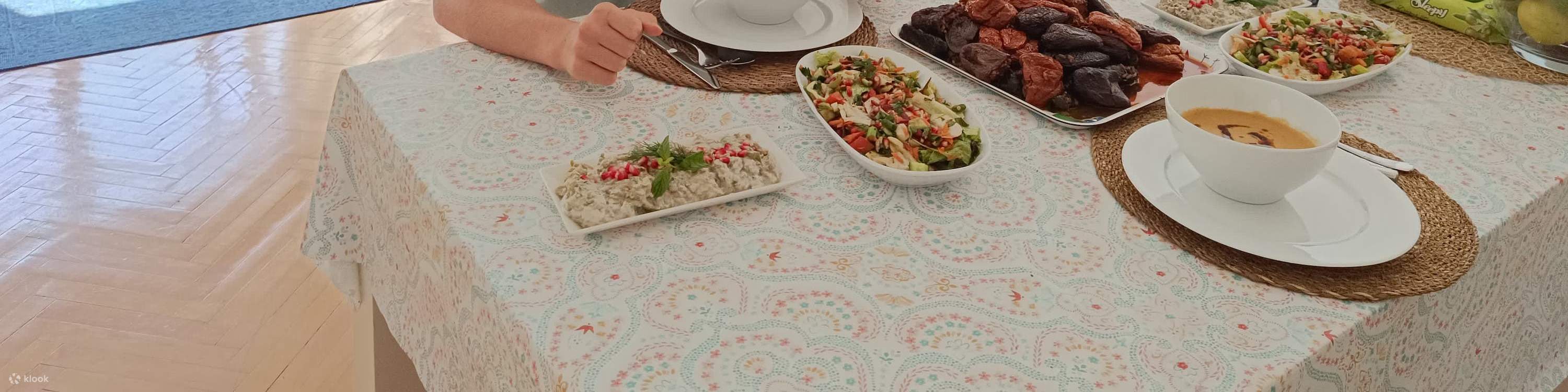 Autentica lezione di cucina vegana turca con mamma e figlia del posto